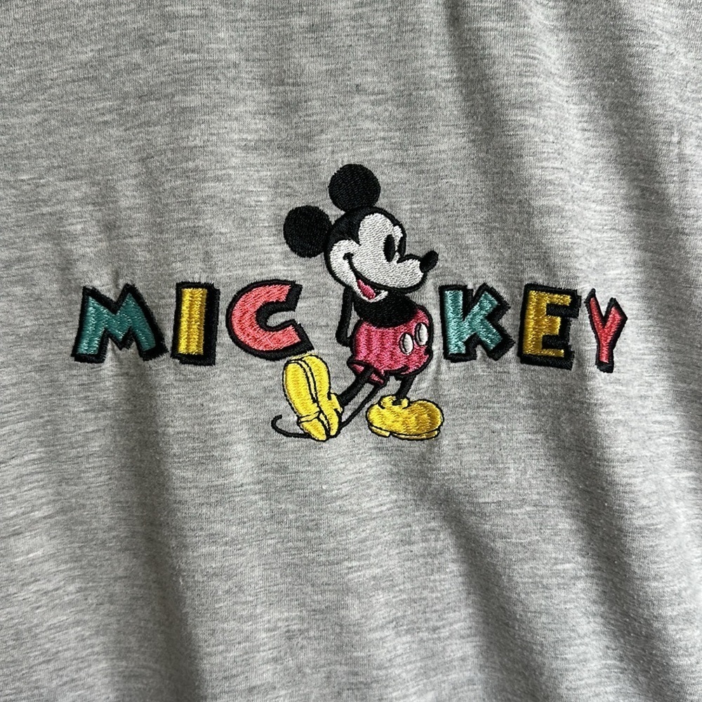 🔥Disney Mickey Mouse T-shirt size large 60% cotton 40% polyester